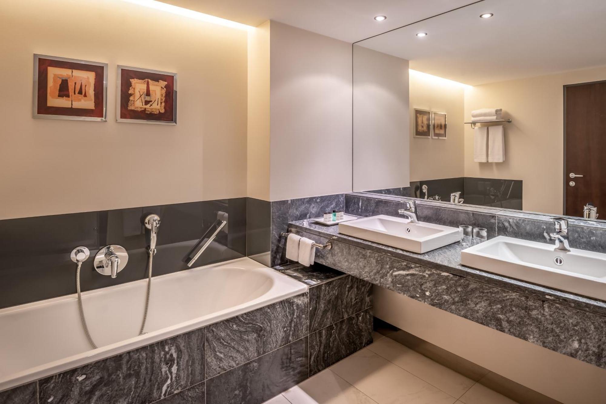 Sky Suite city view & ETAGE7 access,1596861834:JPEG
