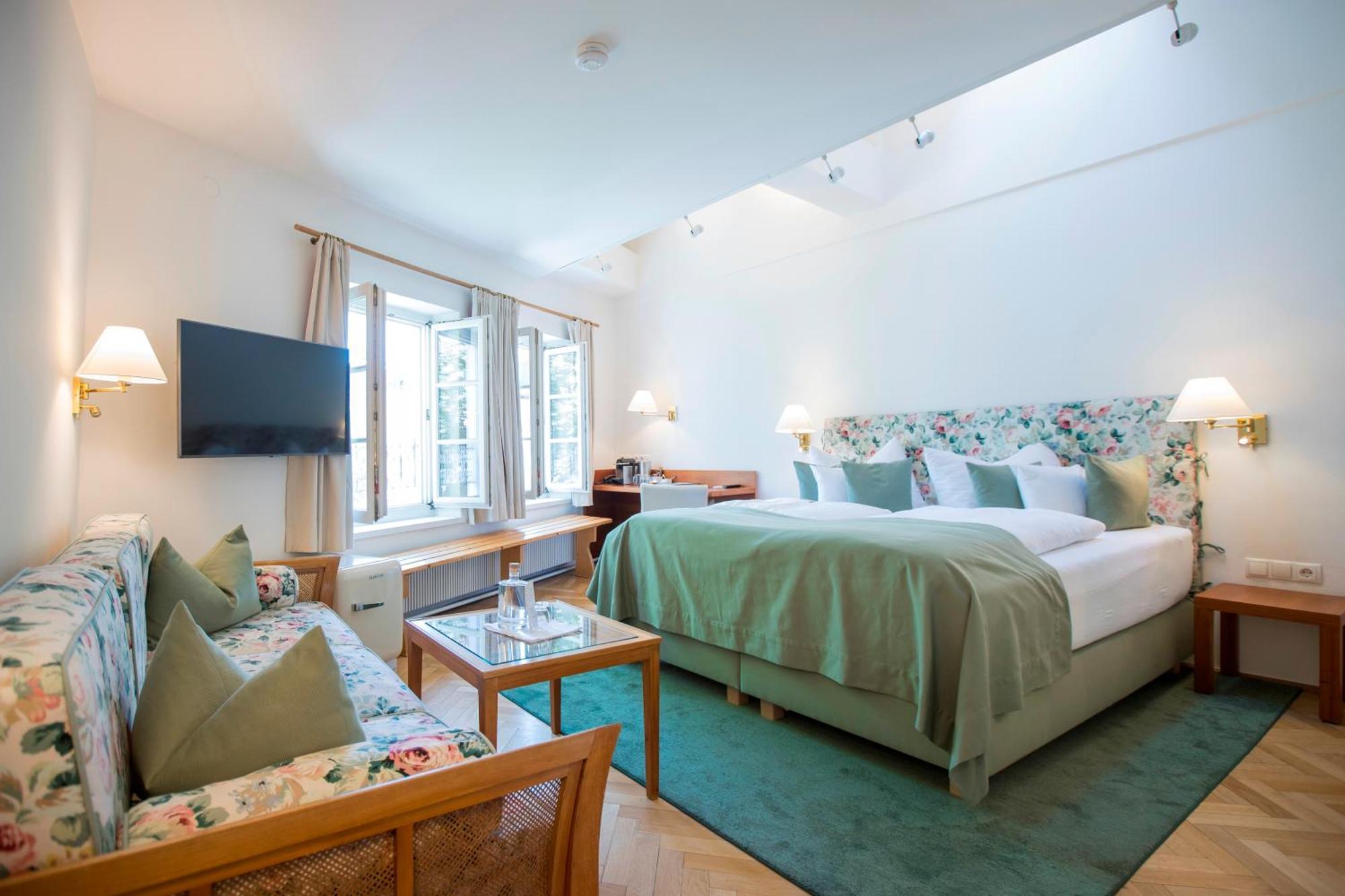 Classic Double Room,1550633239:JPEG