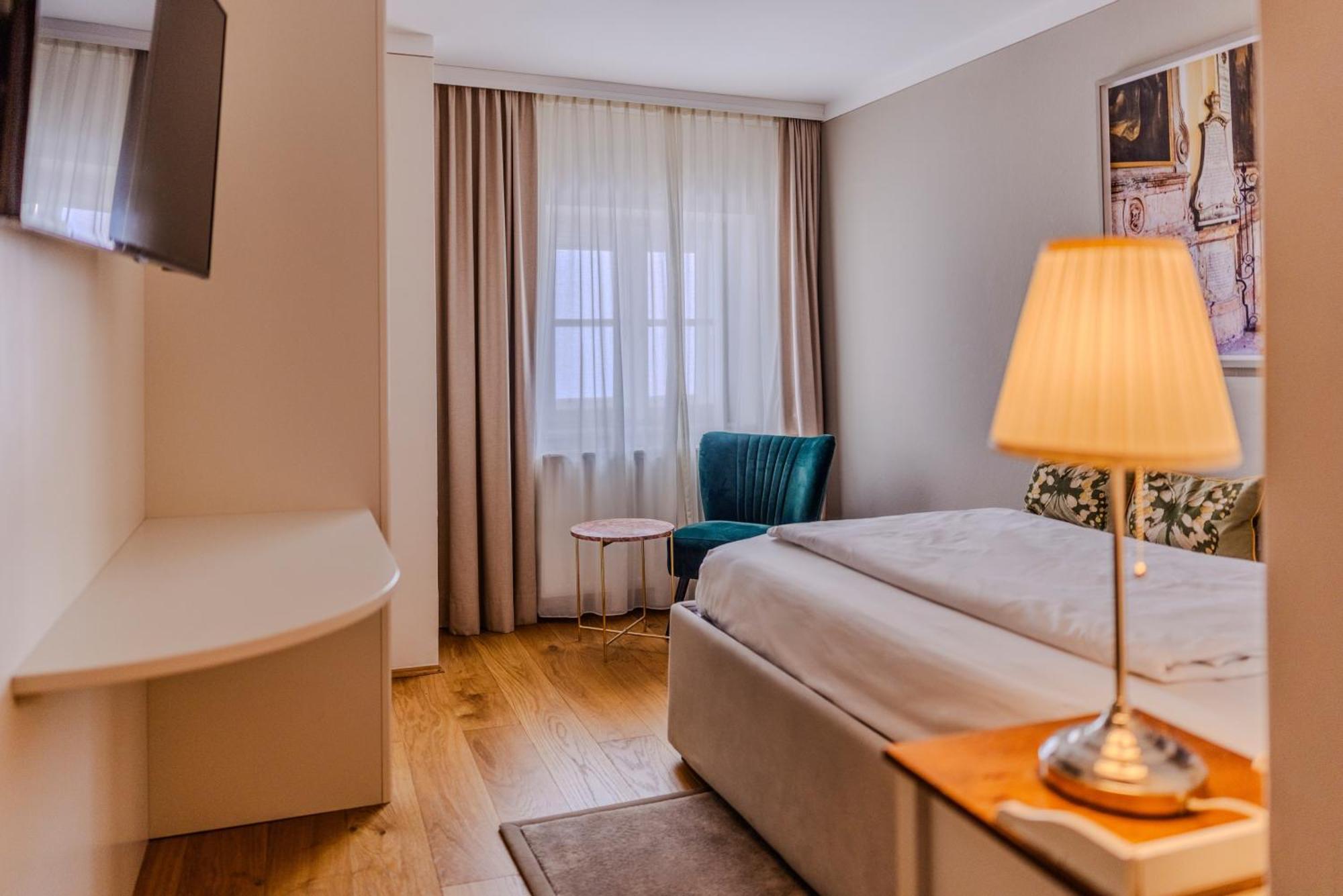Single Room,1679562034:JPEG